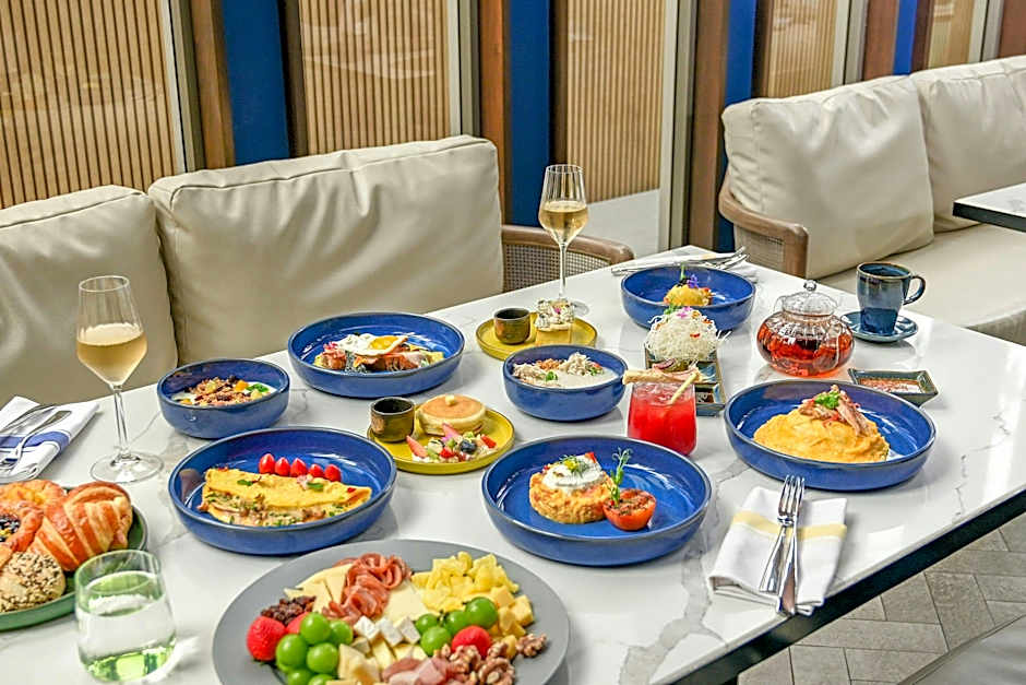 Madi Paidi Bangkok, Autograph Collection