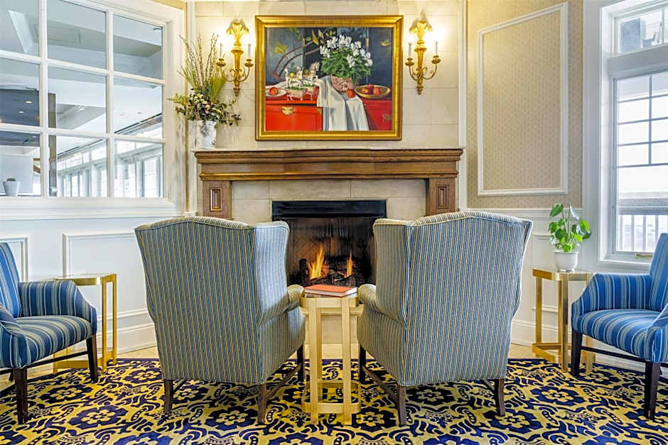 Madison Beach Hotel Curio Collection by Hilton