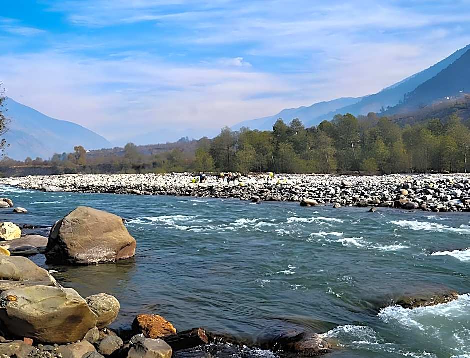 Sarthak Regency (Centrally Heated & Air cooled)