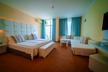 Double Room (2 Adults + 2 Children)