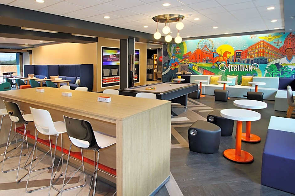 Tru by Hilton Meridian