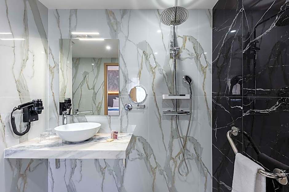 Brit Hotel Privilège Paris Rosny-sous-Bois