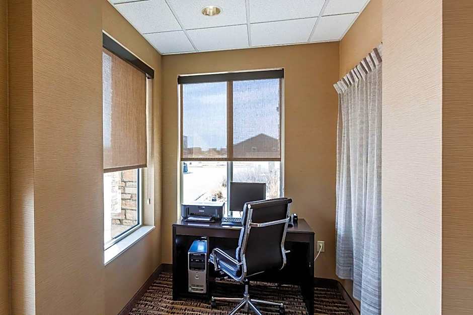 Comfort Inn & Suites Near University of Wyoming