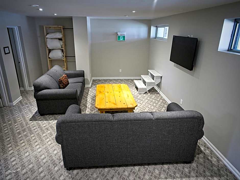 Gateside Chalets Expansive 6 Bedroom Hot Tub Near Village Blue Mountain