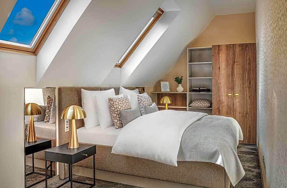 Hotel Maestro by Adrez