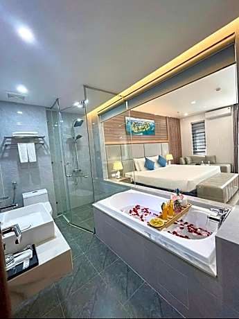 Deluxe King Suite