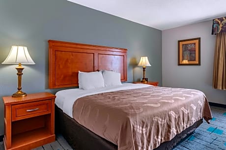 1 King Bed, Nonsmoking
