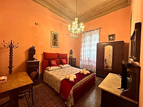 Standard King Room with Shared Bathroom