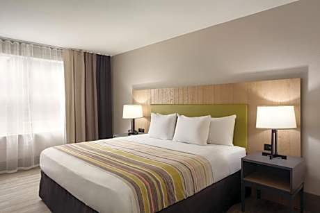 One-Bedroom King Suite with Sofa Bed - Disability Access/Non-Smoking