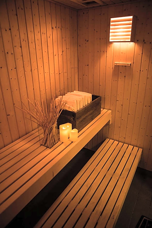 Femmasteren Hotel & Hostel