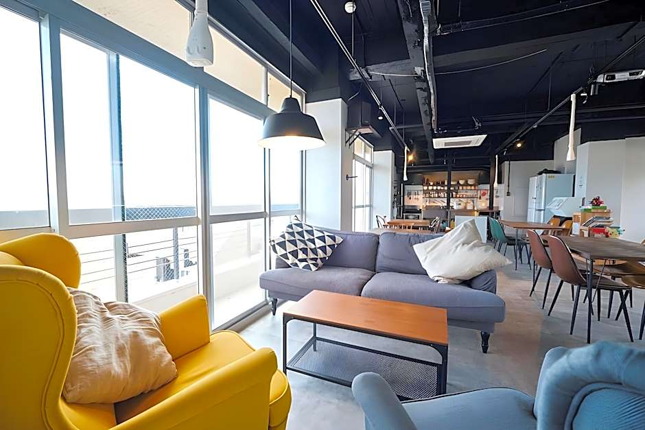 J-Hoppers Lake Biwa Guesthouse