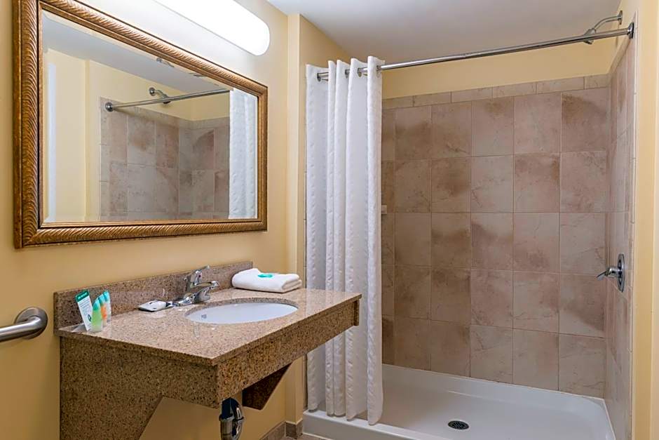 White River Inn & Suites