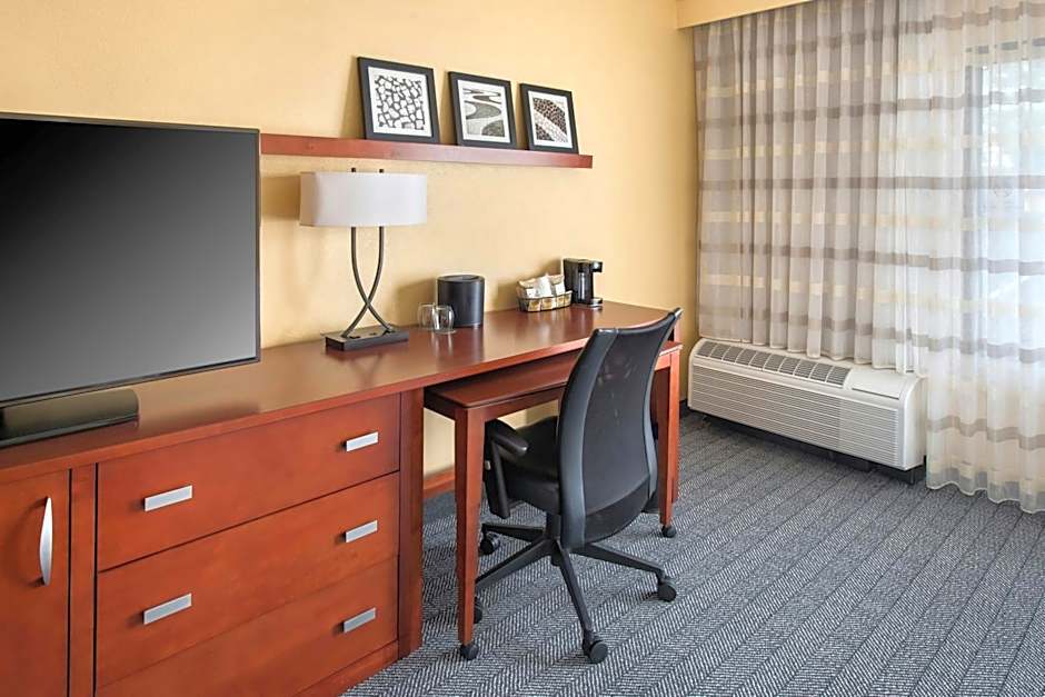 Courtyard by Marriott Mt. Laurel Cherry Hill