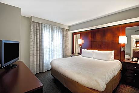 One-Bedroom King Suite