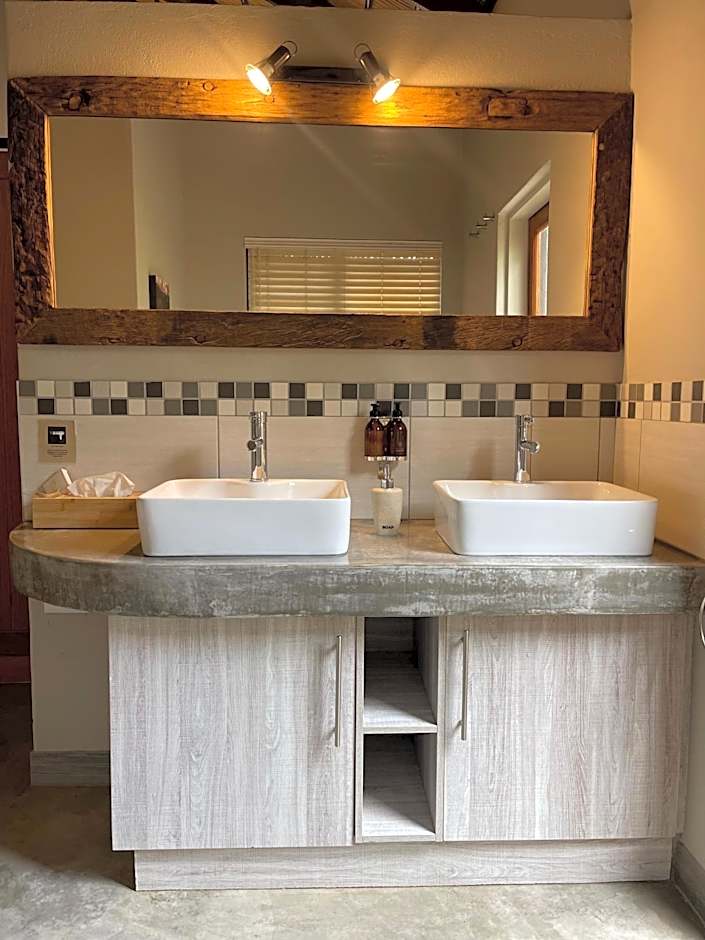 The Baobab Bush Lodge and Villa