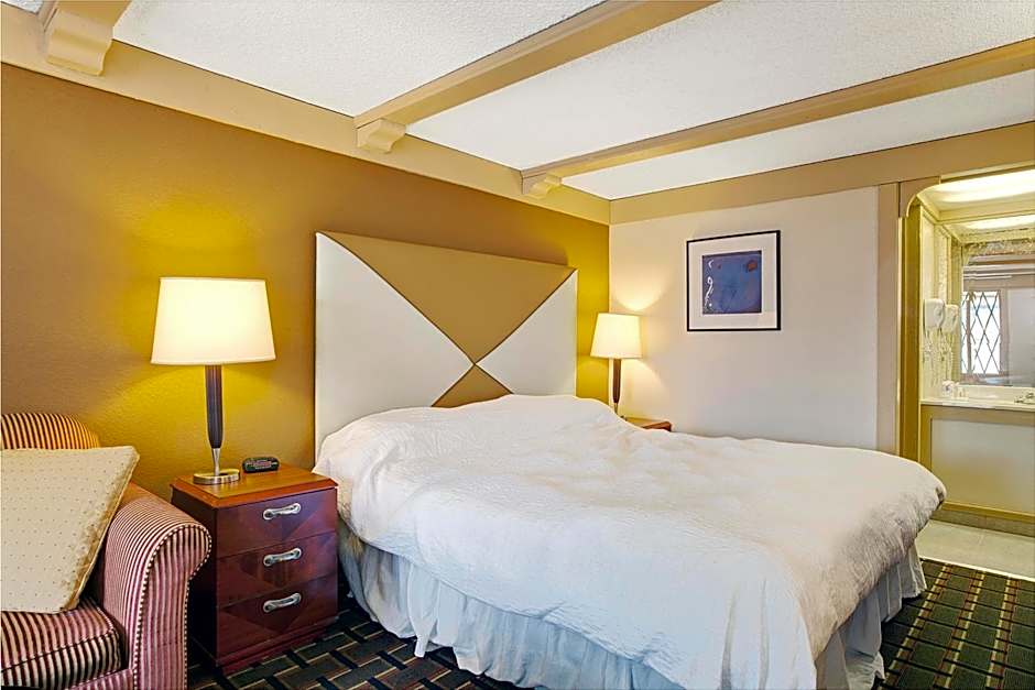 Knights Inn Greenburg