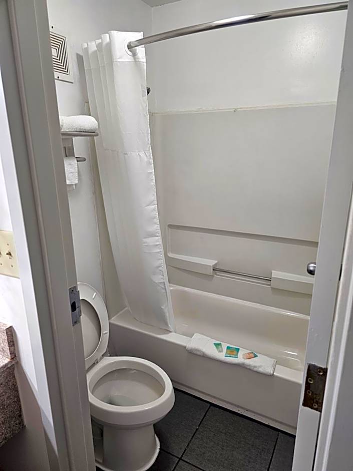 budgetel Inn & Suites