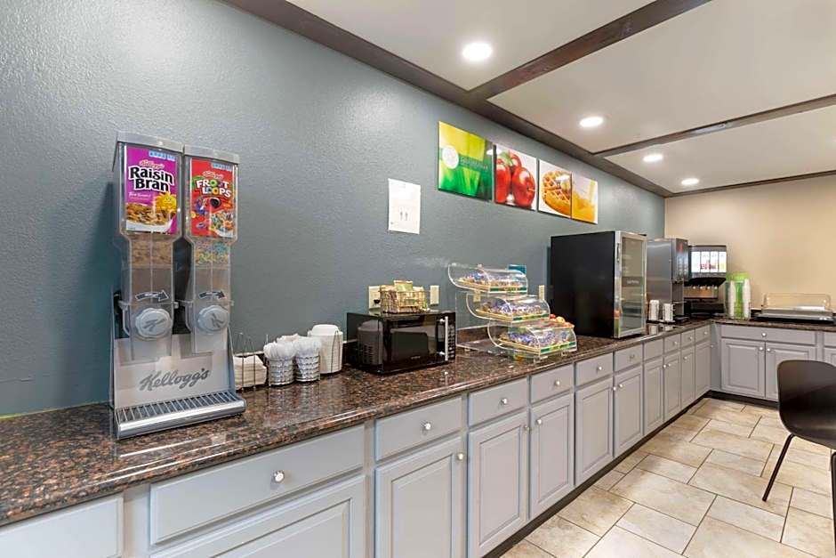 Quality Inn Newton at I-80