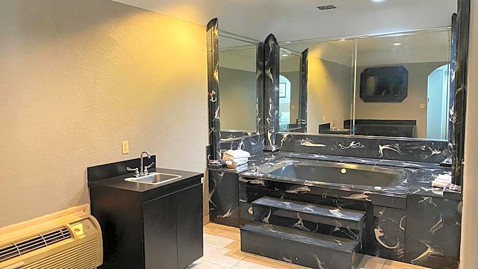 Island Suites Hobby Airport