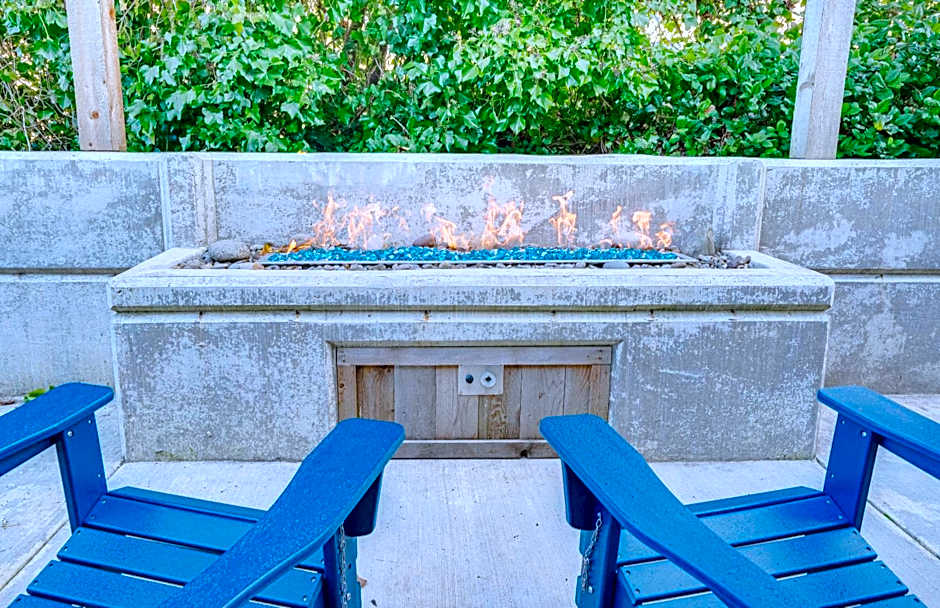 The Ashley Inn & Suites