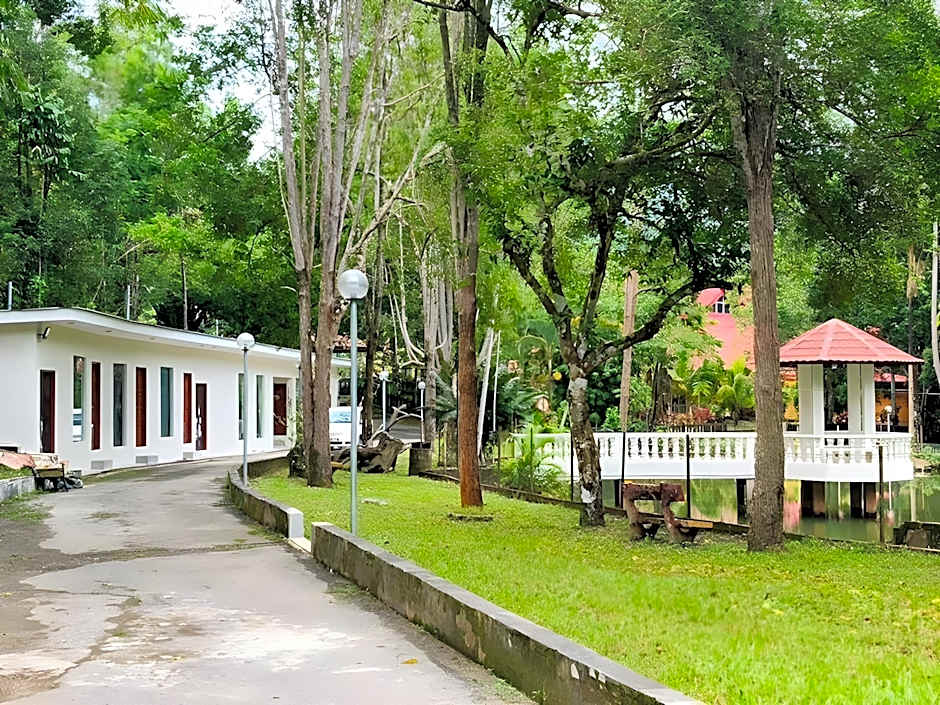 Eco Capsule Resort – Teluk Bahang, NY