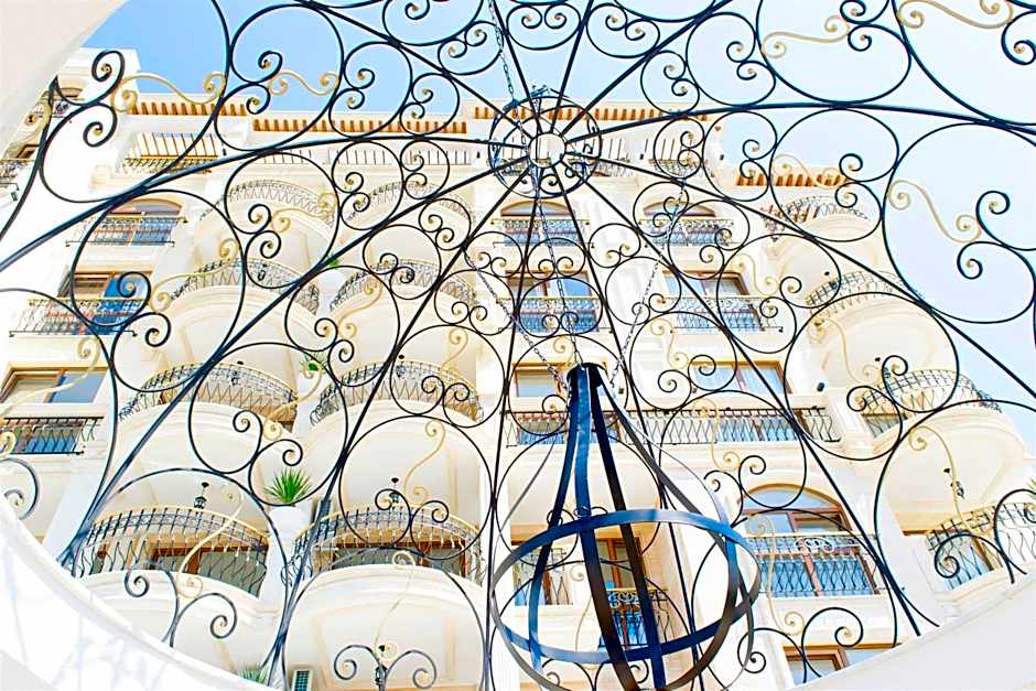 Harmony Suites Saint Vlas