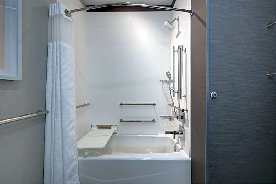 Courtyard by Marriott Iowa City University Heights