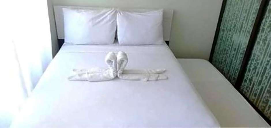 ONE OASIS B2 back of SM MALL free pool wifi