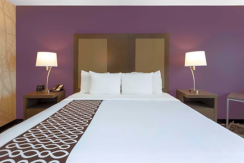 La Quinta Inn & Suites by Wyndham Wichita Airport