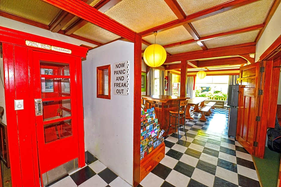 Ducks & Drakes Boutique Motel & Backpackers