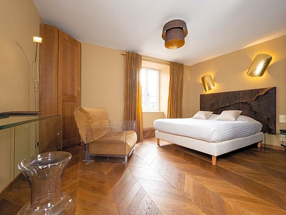 Demeures & Châteaux Auberge de la Tour - Hôtel & Restaurants - Marcolès Auvergne