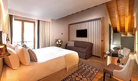 Junior Suite (2 Adults + 1 Child)