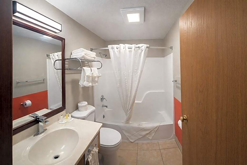 Super 8 by Wyndham Lewiston