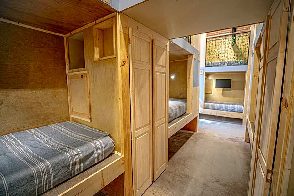 Social Stays - Santa Barbara's FIRST hostel on State Street
