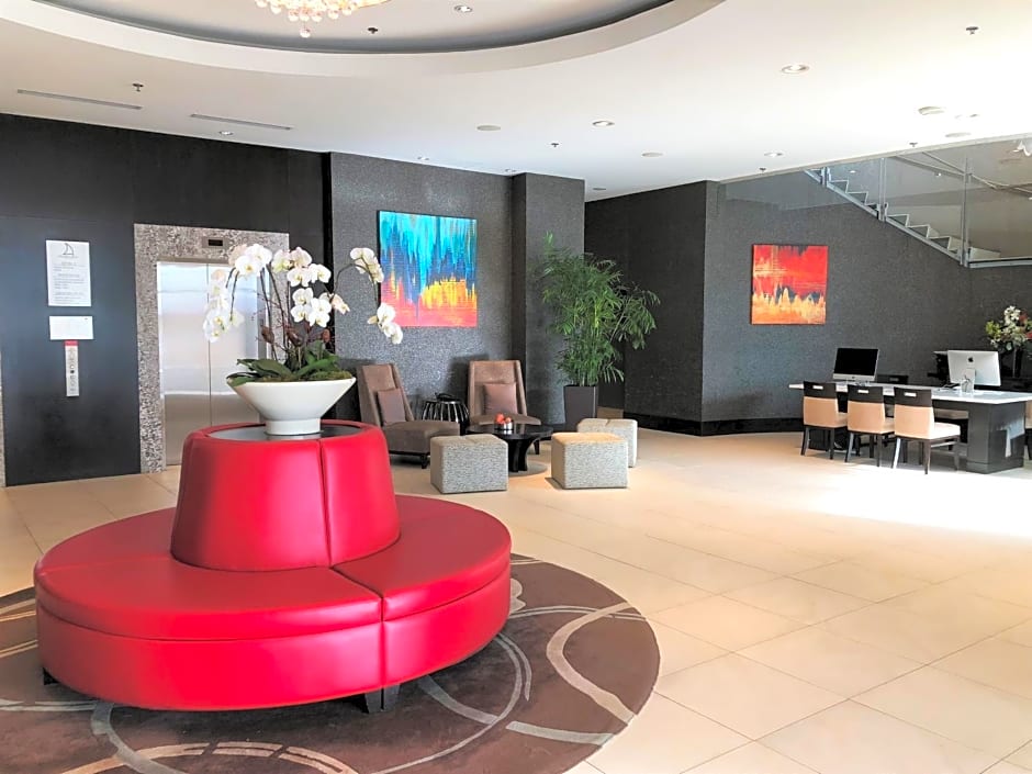 Pinnacle Hotel At The Pier