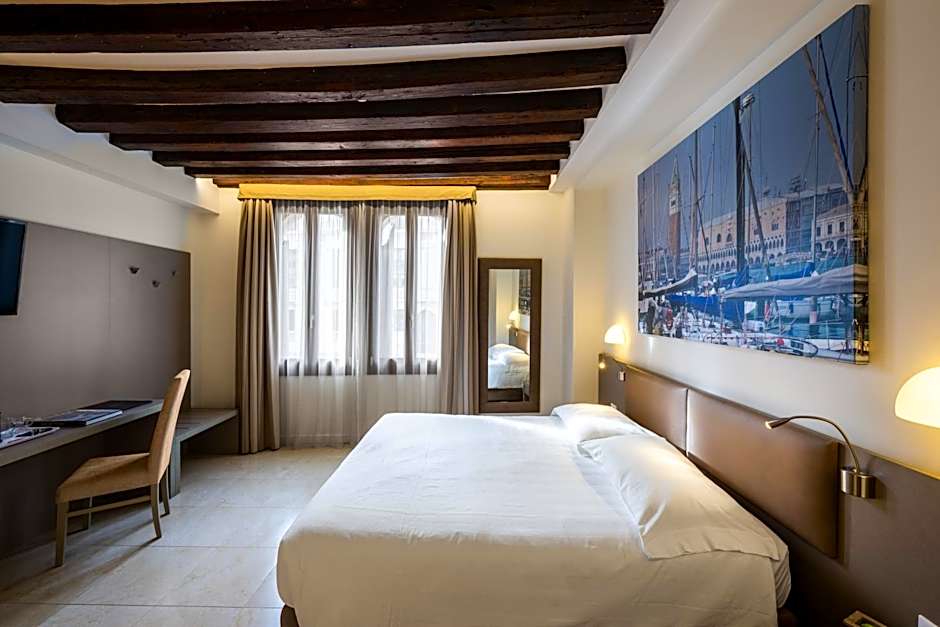 Leone Hotel