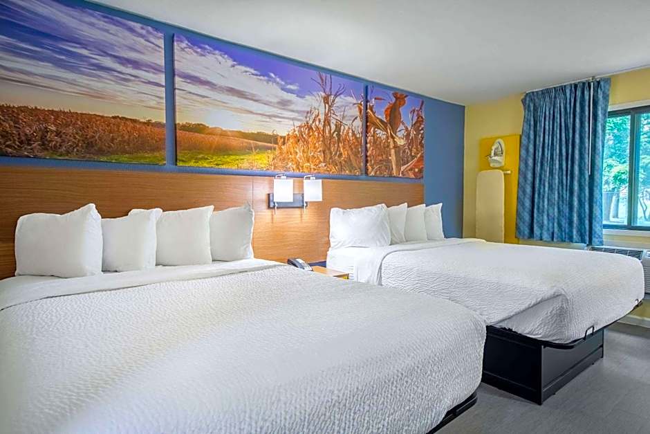 Days Inn & Suites by Wyndham Waterloo