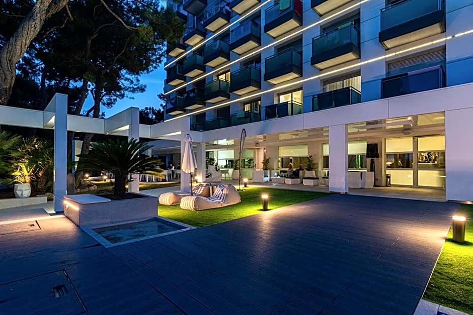 International Beach Hotel