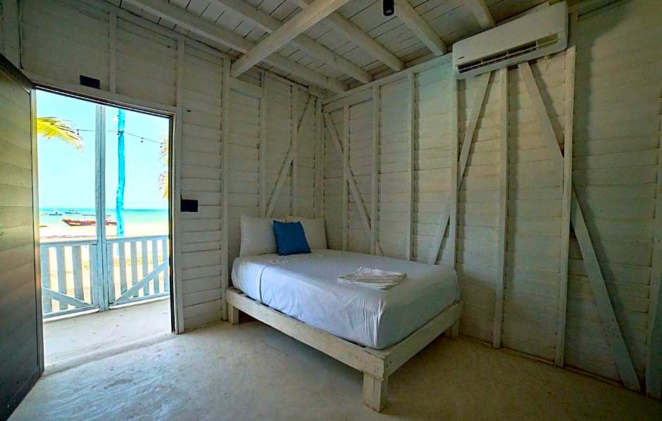 El Faro Beach Front by ÓOL Hotels