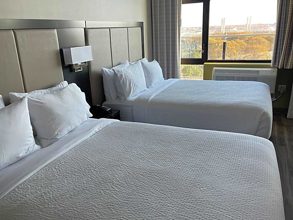 Holiday Inn Express Long Island City E New York By IHG