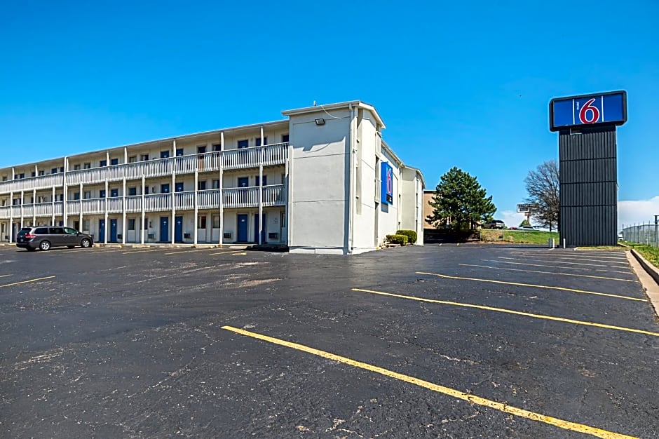 Motel 6-Blue Springs, MO