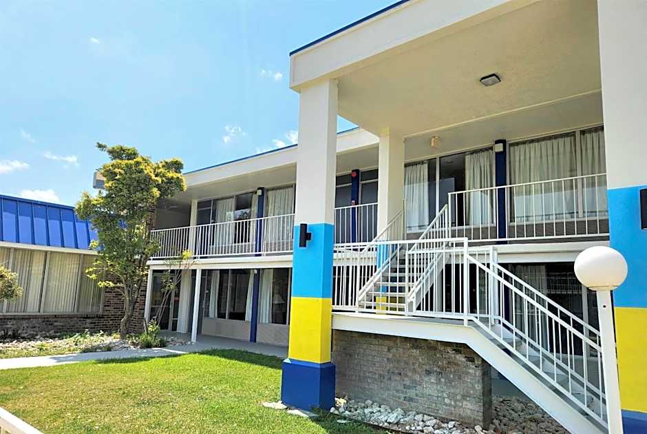 Days Inn by Wyndham Seguin TX