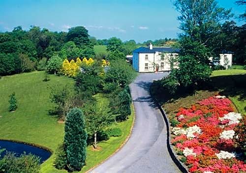 Ross Lake House Hotel