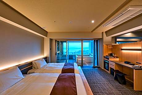 Suite with Open-Air Bath and Lake View