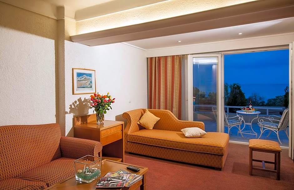 Superior Room with Sea View (2 Adults + 1 child) — 2 fotoğraftan 1. fotoğraf