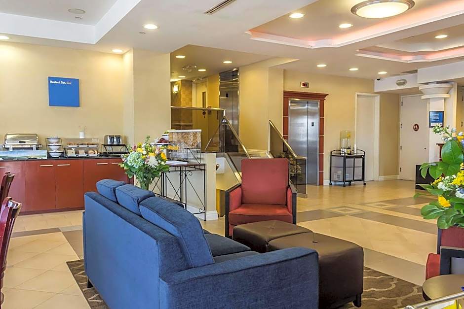 Comfort Inn & Suites LaGuardia Airport