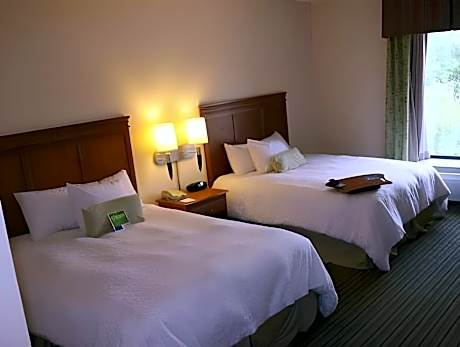 2 Queen Beds