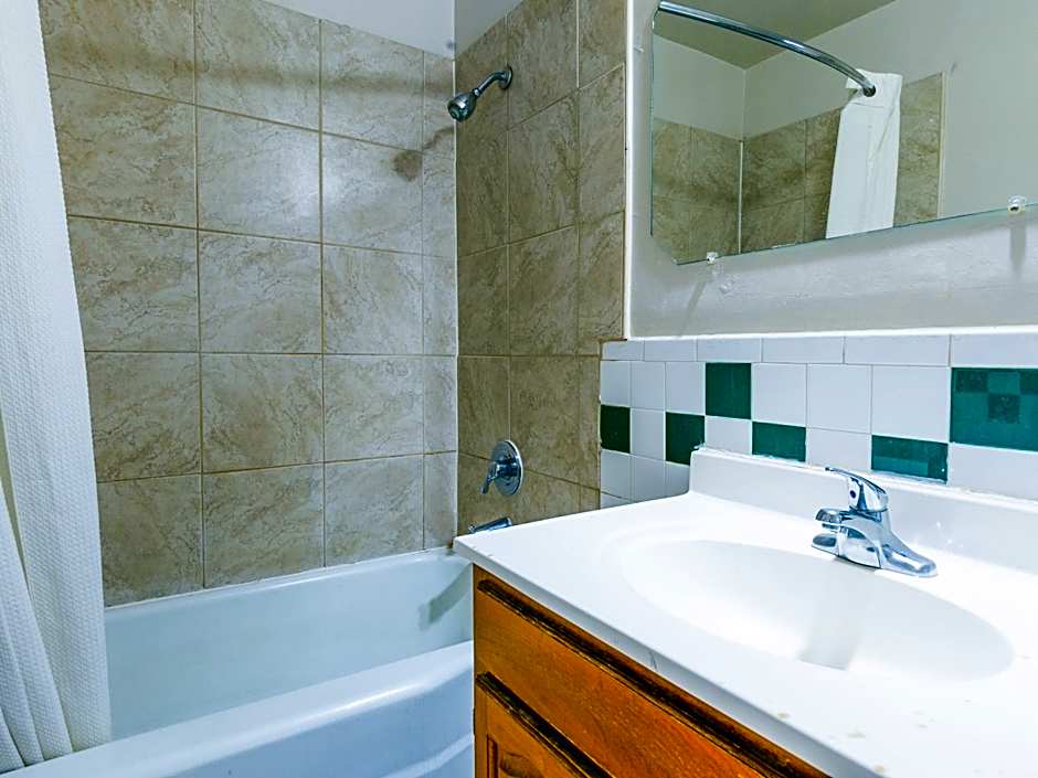 Manor Motel By OYO Near Oak Brook Chicago Westchester