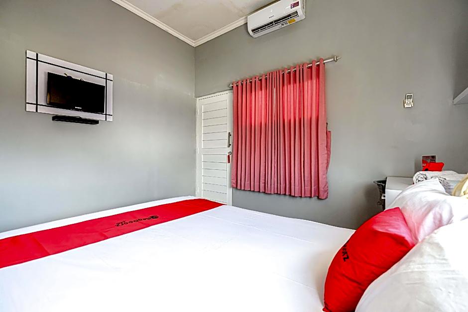 RedDoorz near Solo Square 3