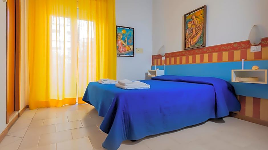 Hotel Plaza con piscina